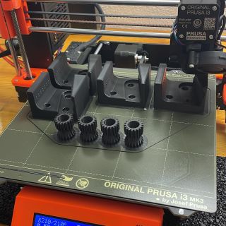Držáky na koště a další nástroje budou brzy na e-shopu 3DMS.eu #3dtisk #3dprinting #3dprint #3dprintbusiness #3dprusa...